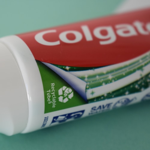 Colgate Triple Action Xtra Fresh tandpasta tube